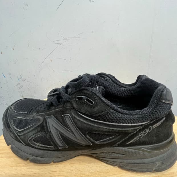 뉴발란스 990v4 트리플블랙 260 