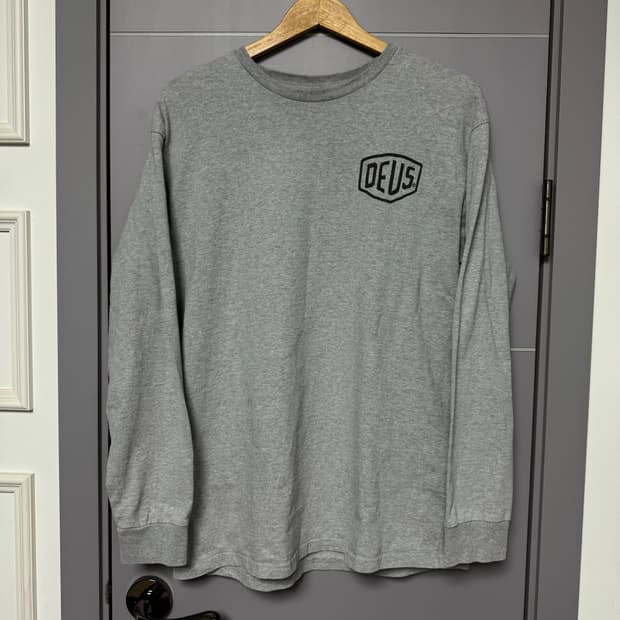 데우스 엑스 마키나 롱슬리브 L 그레이 깔끔