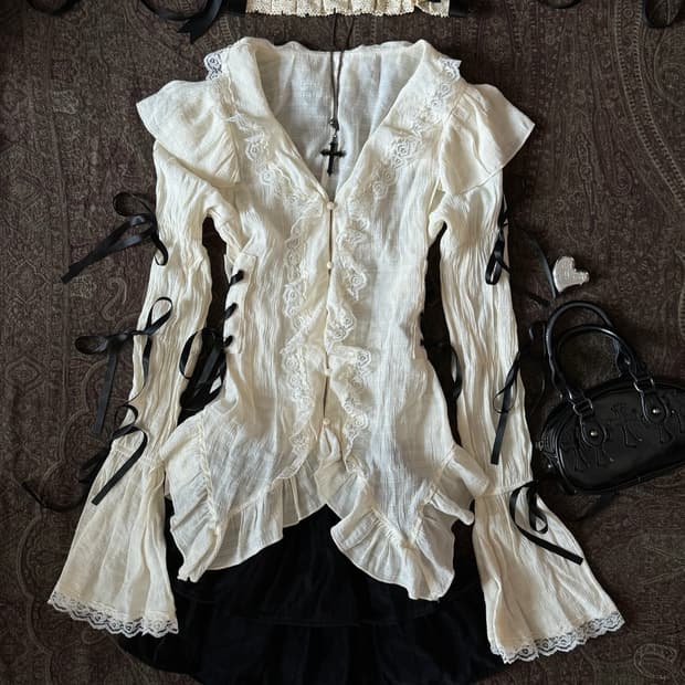 블랙 리본 프릴 블라우스