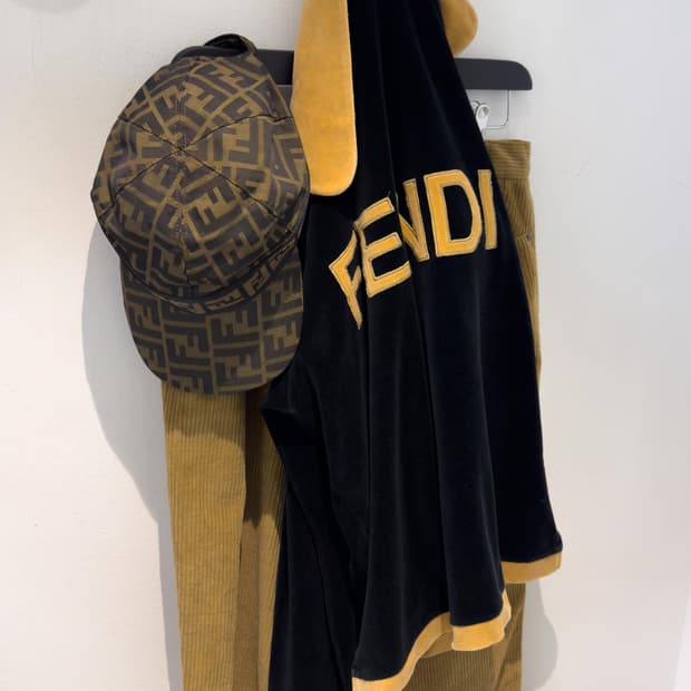 펜디 벨벳 집업 탑