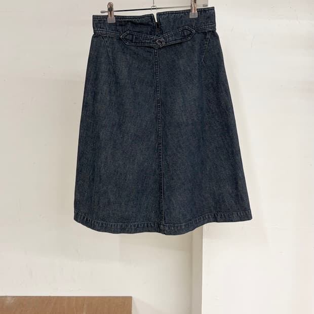 샤넬 데님 요크 플레어 실루엣 미디 스커트 