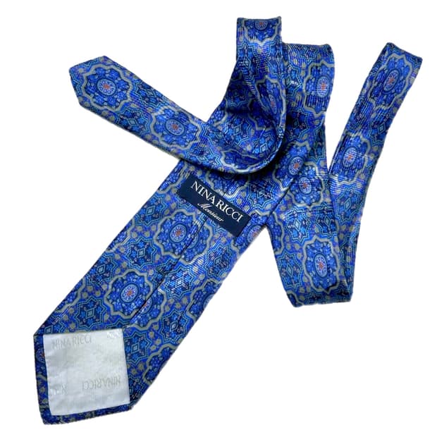 니나리치 넥타이