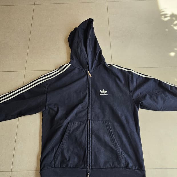 발렌시아가x아디다스 후드집업 s판매