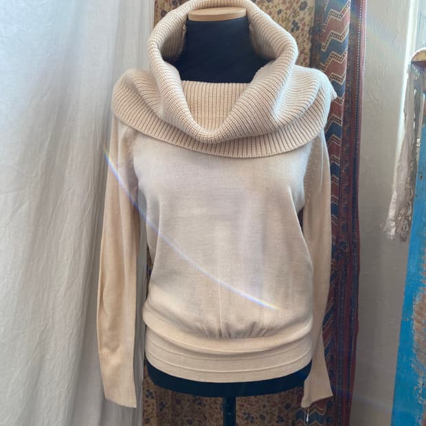 LA DO DA 아이보리 하이넥 니트(M/미사용품)