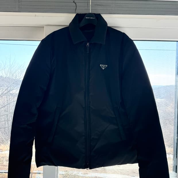 프라다 리나일론 크롭 패딩 자켓 M