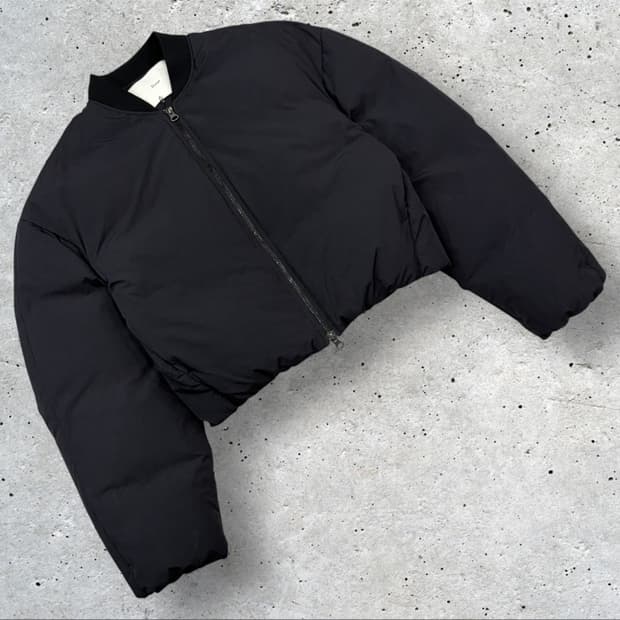 [S] 던스트 스튜디오 볼륨 블랙 숏 패딩 봄버 자켓 D122