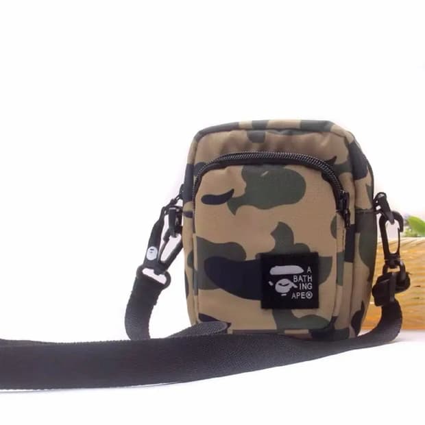 (새상품) 베이프 카모 미니 파우치 크로스백 카메라 가방
