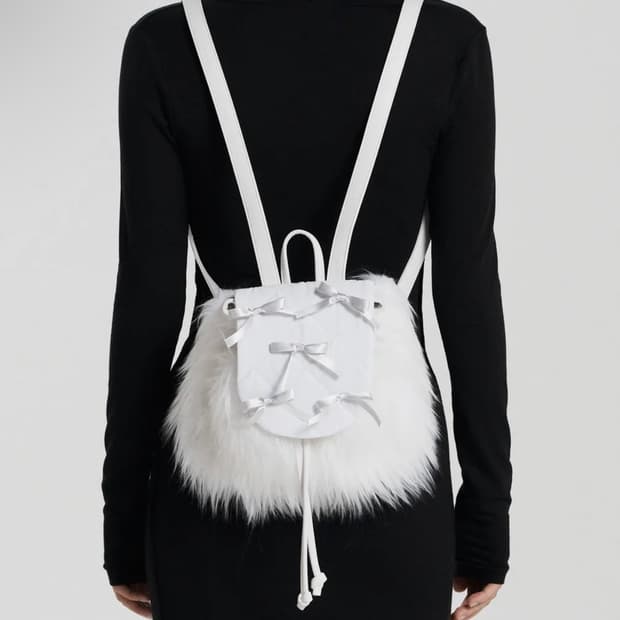 일리오 리본 퍼 백팩 silver ribbon cherbag