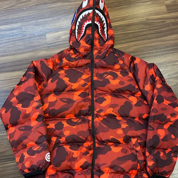 BAPE 레드 카모 샤크 패딩 XXL
