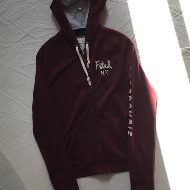 구해요) 아베크롬비 와인색 후드집업 구합니다