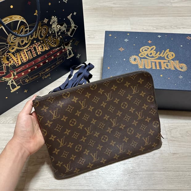 루이비통 에튀보야주 클러치