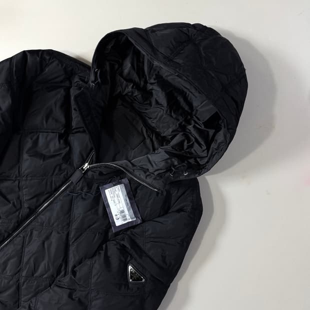 [46/당일출고]프라다 삼각로고 퀄팅 후드 패딩 자켓