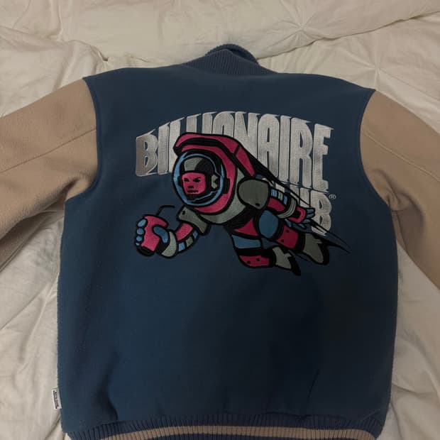 S) 빌리어네어 보이즈 클럽 바시티자켓 블루 bbc 판매합니다.