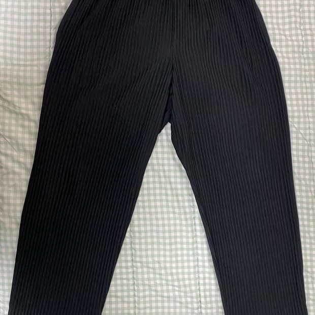 옴므플리세 일자핏 바지 블랙