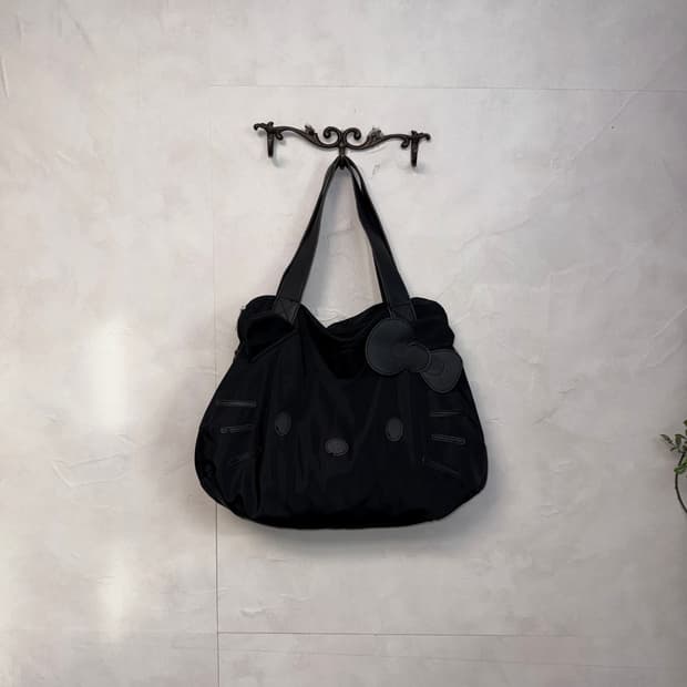 Black kitty face tote bag