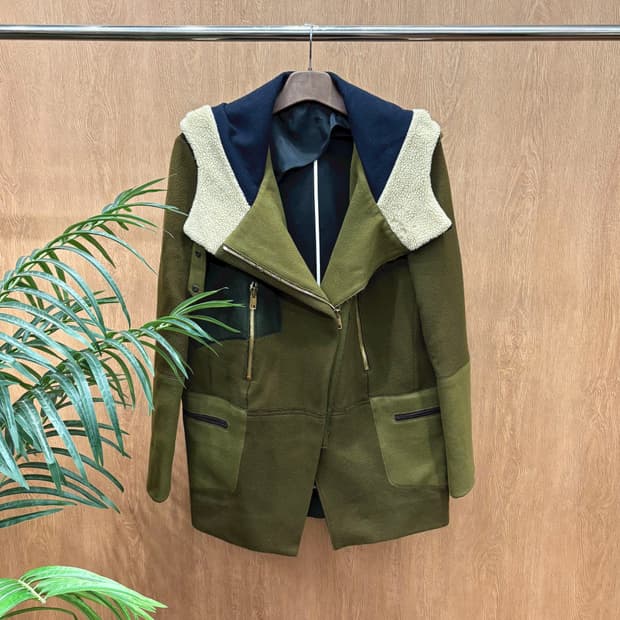 시스템 울 믹스 후드 집업 코트 사선 지퍼 블록 패치워크 디테일 카키