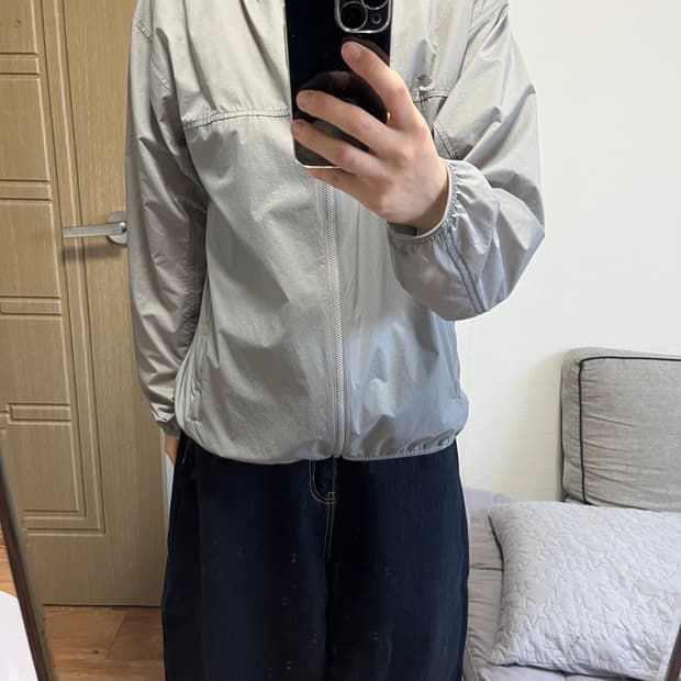 유니클로 그레이 바람막이
