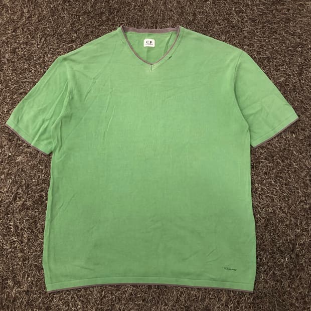 105 CP컴퍼니 브이넥 니트 반팔 티셔츠