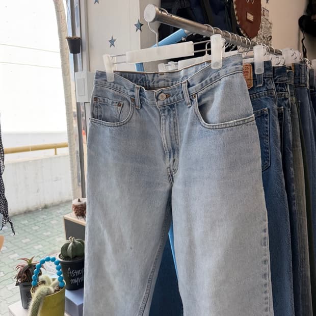  90s Levi’s 560 (32X32)