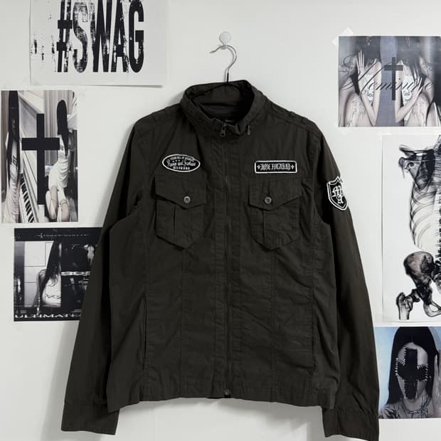 00s patch pocket detail zip up