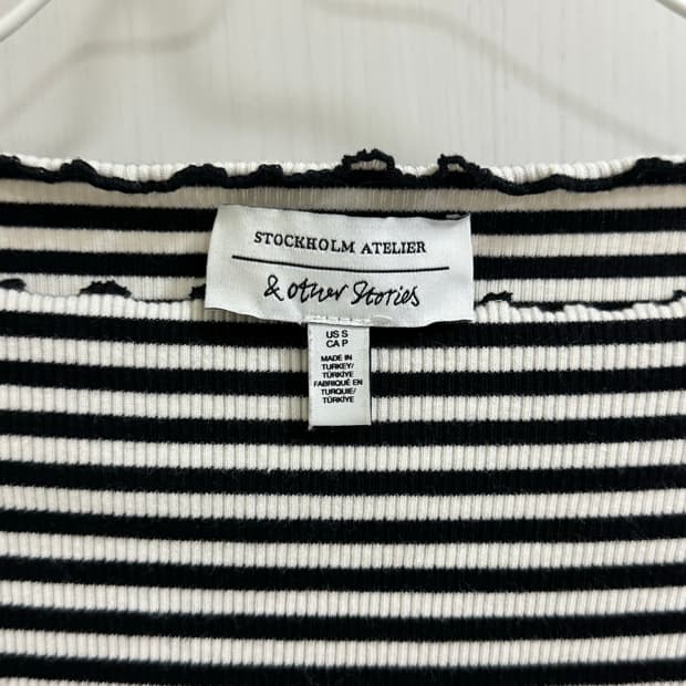 앤아더스토리즈 스트라이프 티