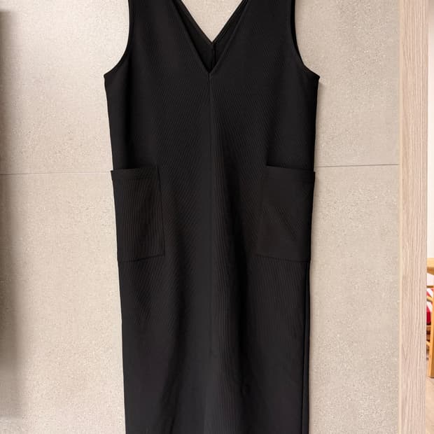 블랙 브이넥 롱 원피스 포켓