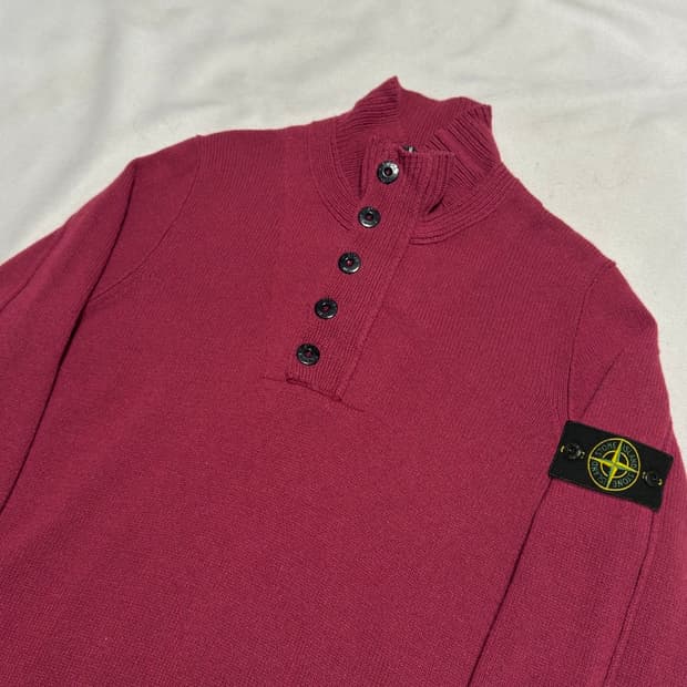M 스톤아일랜드 패치와펜 버건디 반집업 니트