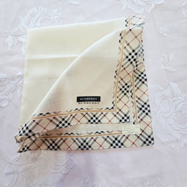 버버리 체크 패턴 손수건