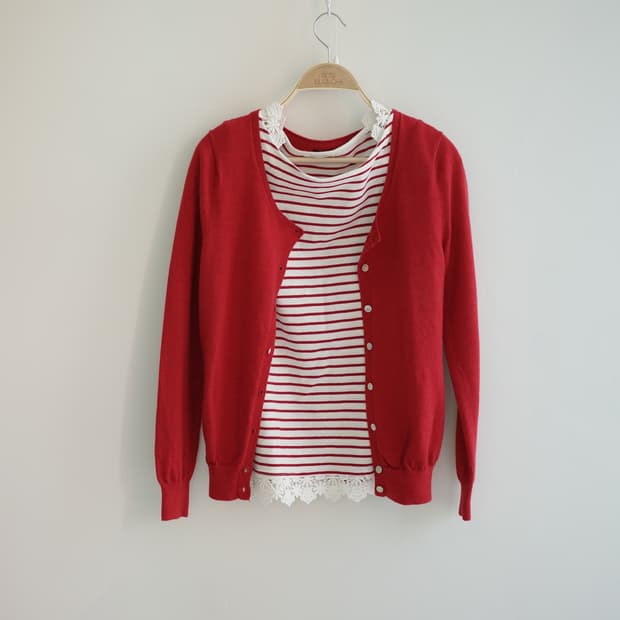 gap 
• 레드 가디건