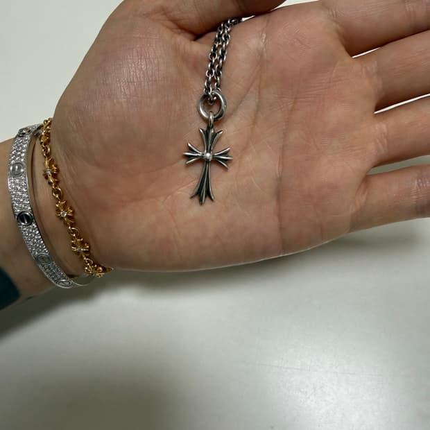 크롬하츠 신형 타이니 크로스 펜던트