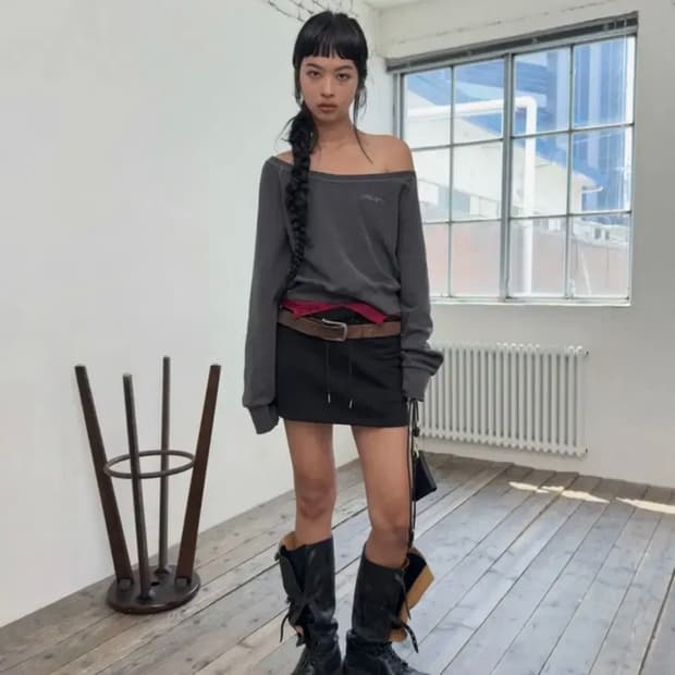 포르테나 오프숄더 스웻셔츠 맨투맨