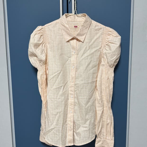 Levis women puff shirt