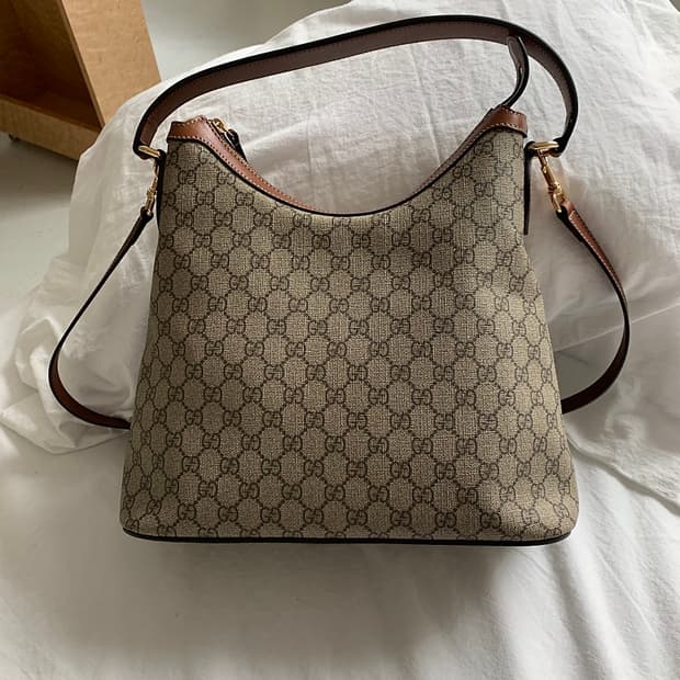 구찌 수프림 호보 숄더백 