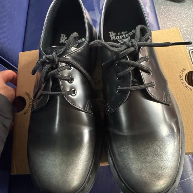 닥터마틴 실버 아카디아 250(UK6)