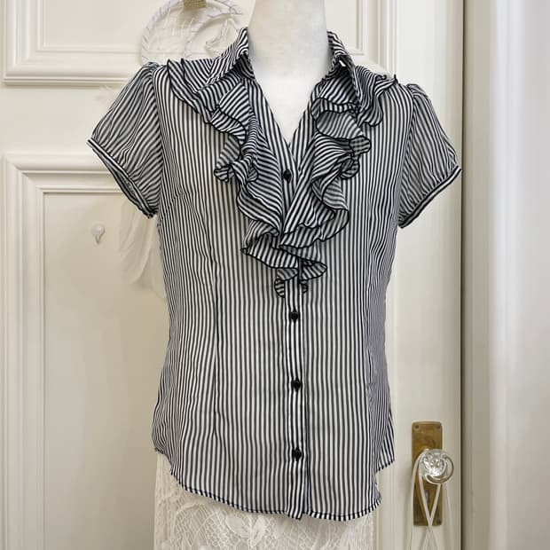 black stripe frill point puff blouse