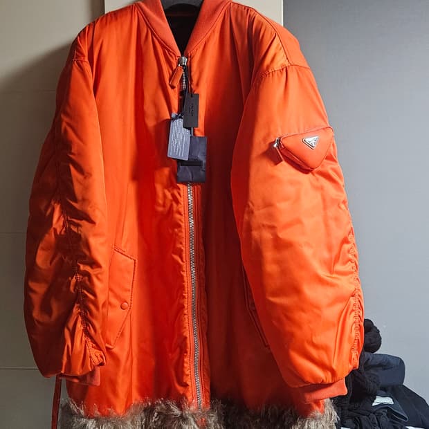 프라다 라프시몬스 롱 봄버 항공자켓 2천만원짜리