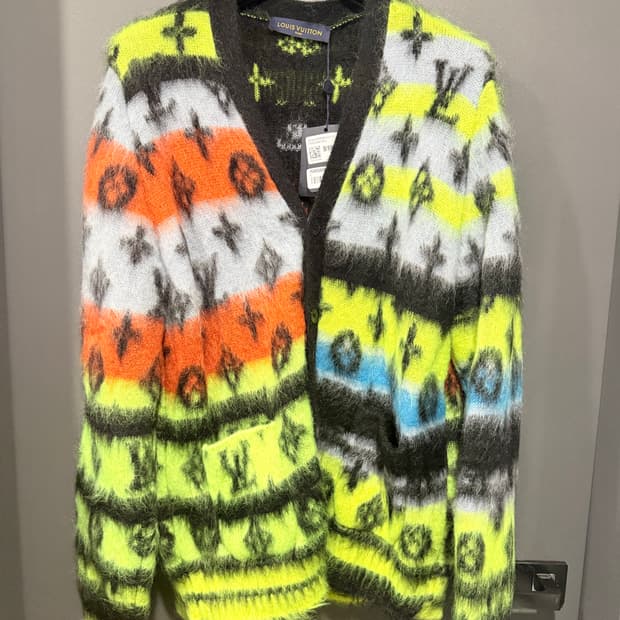 새상품 (3L)(XXL) 루이비통 모헤어 가디건 멀티컬러