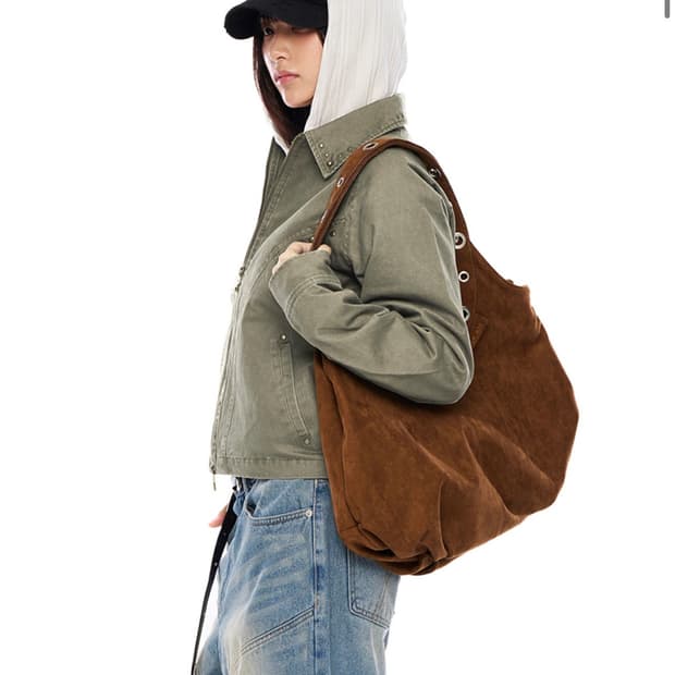 아캄 suede eyelet dumpling bag camel