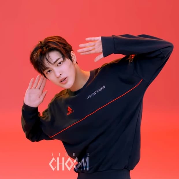 고샤 아디다스 검빨 맨투맨 (새상품) XL