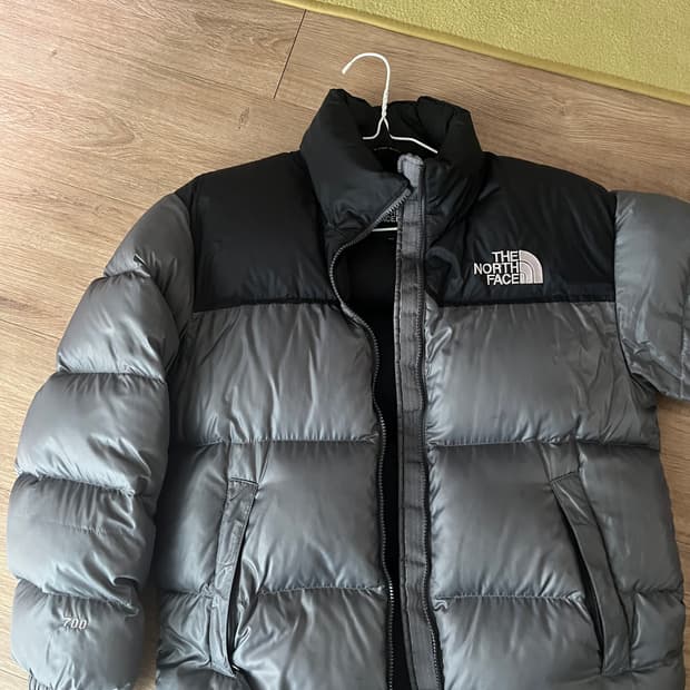 노스페이스 700 눕시 패딩 블랙/그레이 