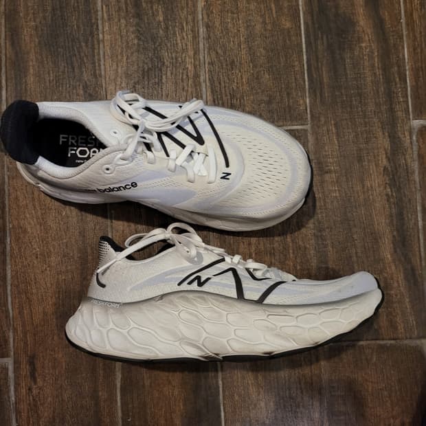 뉴발란스 프레쉬폼 흰색 운동화 270