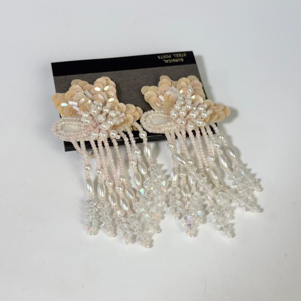 빈티지 화이트 시퀸 진주 드롭 빈티지 귀걸이 (써지컬스틸)