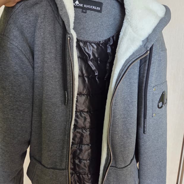 무스너클 버니스웨터