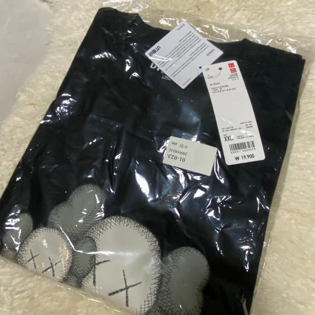 유니클로 UT 카우스 콜라보 반팔 2XL 새제품