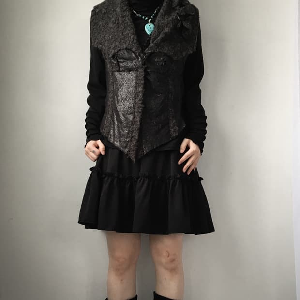 Corsage point drape point vest