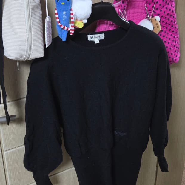 꾸레쥬 블랙 니트