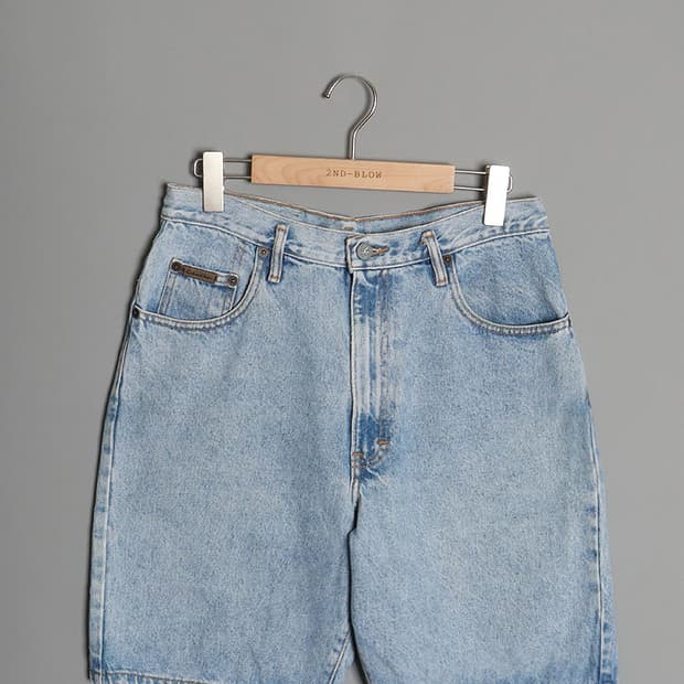 90's Calvin Klein Denim Shorts (31)