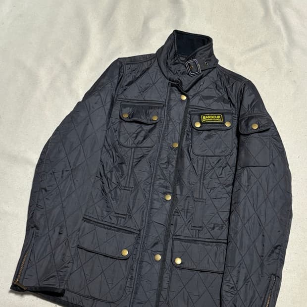 34 바버 여성용 넥 버클 네이비 퀄팅 자켓