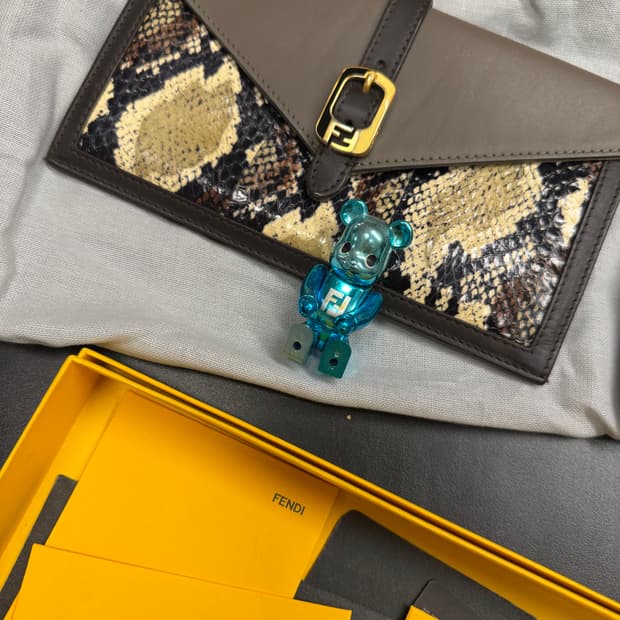 펜디 파이톤 지갑 