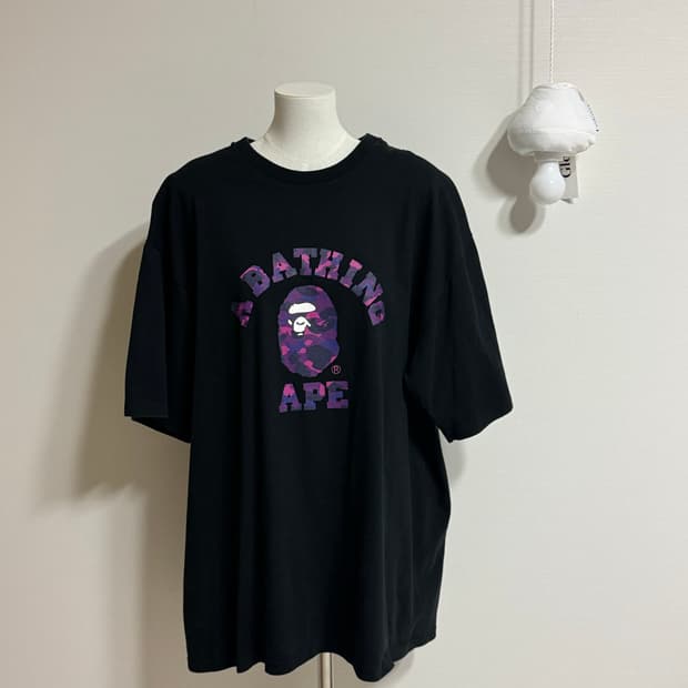 베이프 퍼플 카모 빅로고 반팔티 (블랙 / 3XL)